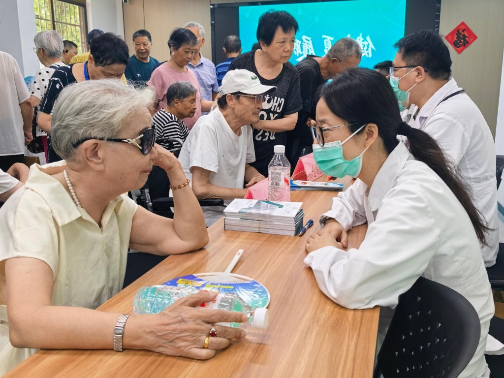 广益街道塔影苑社区：履职为民送健康 义诊暖心解民忧